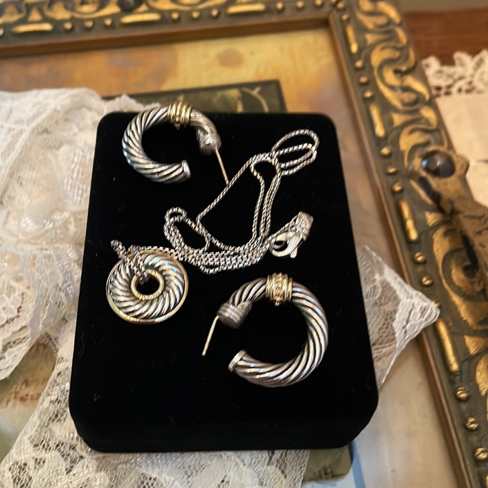 David Yurman 18 K Sterling Cable Necklace - Picture 4 of 16